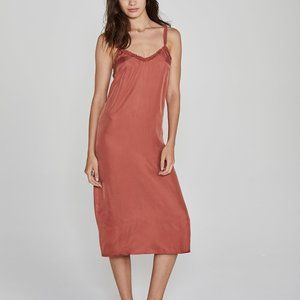 AUGUSTE HONEY MIDI DRESS IN RUST